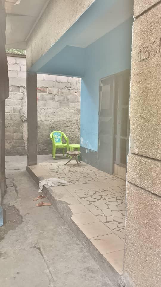 Parcelle bâtie à vendre à Moungali – Brazzaville (secteur Mosquée Yoka Bernard) à Brazzaville