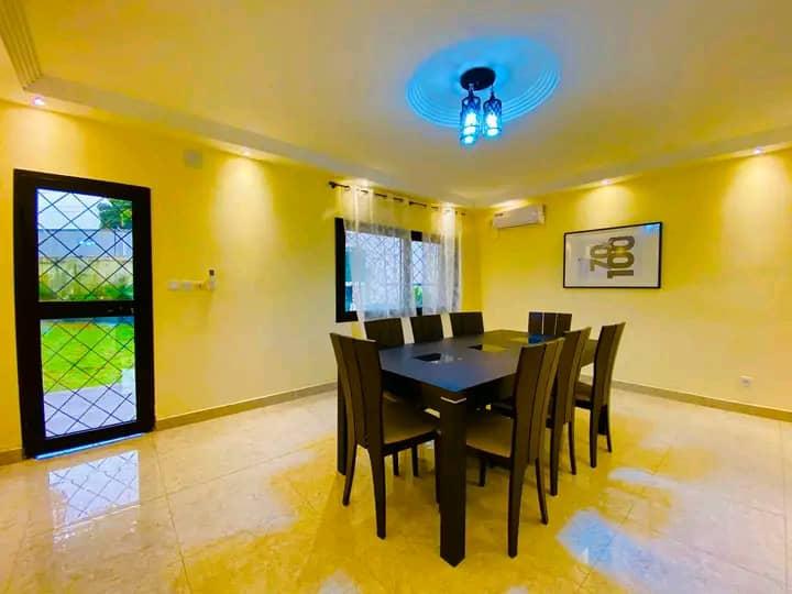 Villa meublée avec piscine à louer à Madibou – Secteur Mafouta, Brazzaville à Brazzaville