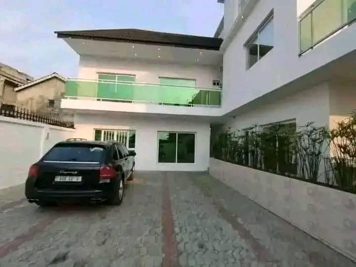 Villa de Prestige Meublée à Vendre à Brazzaville – Quartier Poto-Poto à Brazzaville