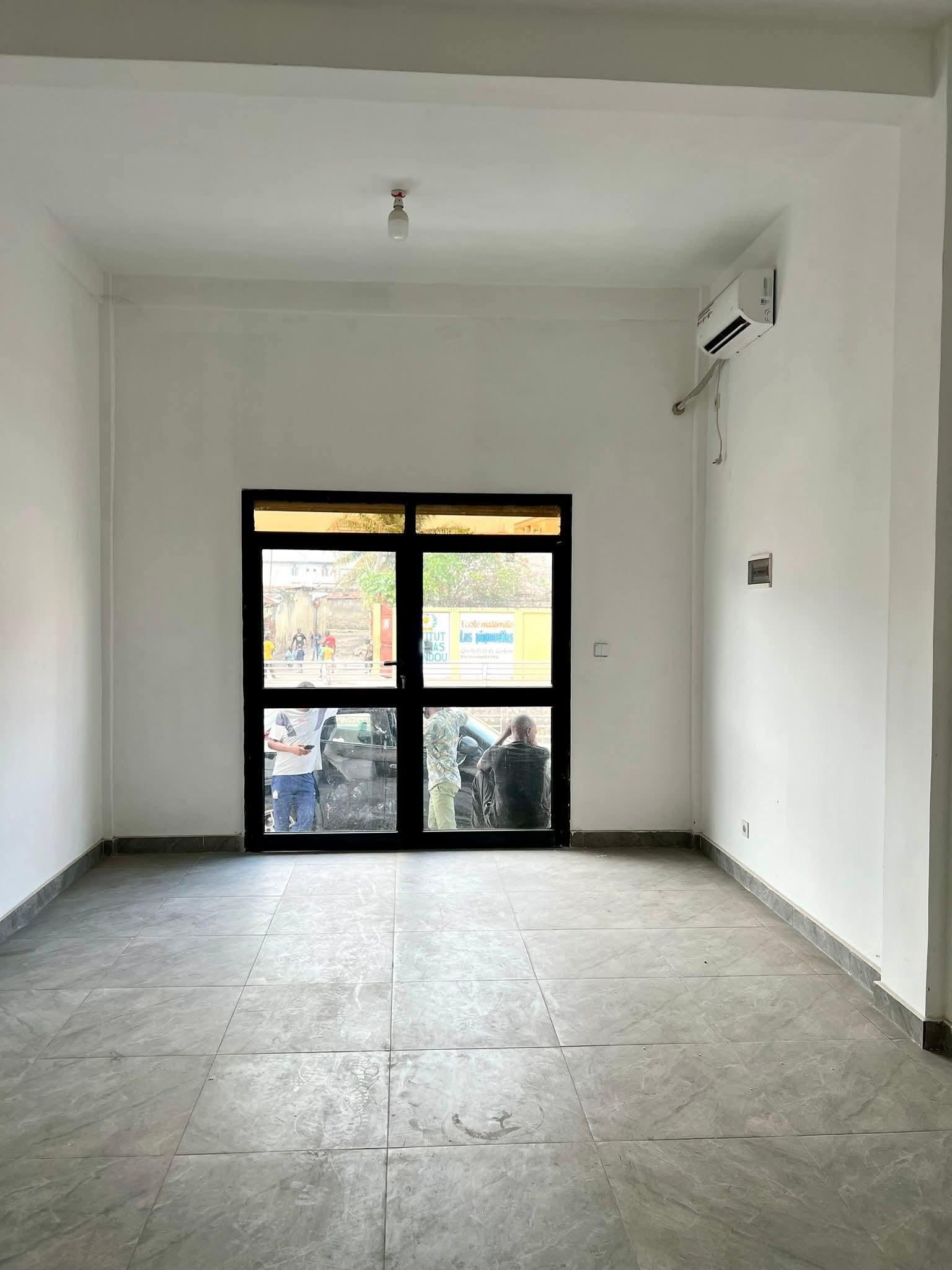 Boutique à louer à Brazzaville – Moungali (Lénine Madoukou de Foa) à Brazzaville