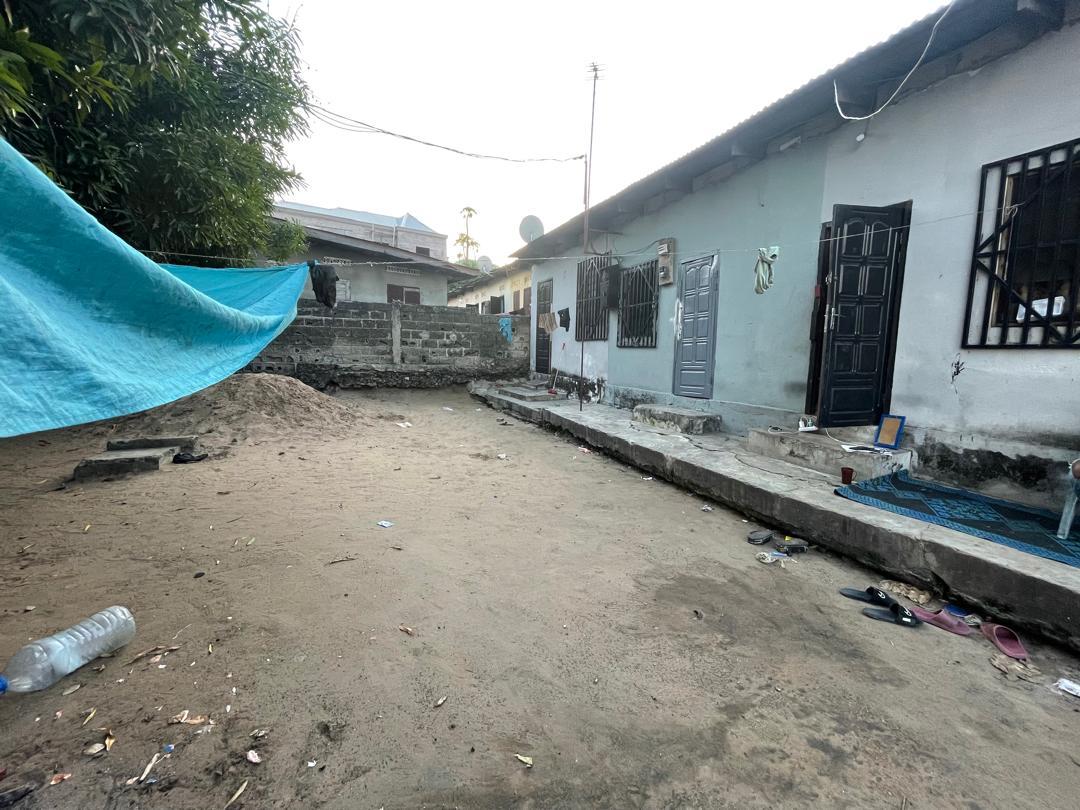 Vente Demi-Parcelle 180 m² – Plateau des 15 ans, Brazzaville (Proche Edmond Hôtel) à Brazzaville