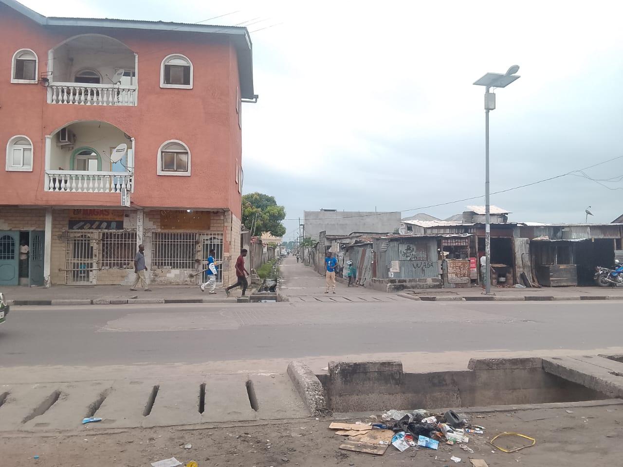 Demi-Parcelle de 160 m² à Vendre à Ouenzé – Secteur Boueta-Bombo (Rue Balloys)