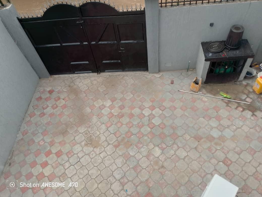 Duplex standing 4 ch avec groupe & forage – Diata, Brazzaville à Brazzaville