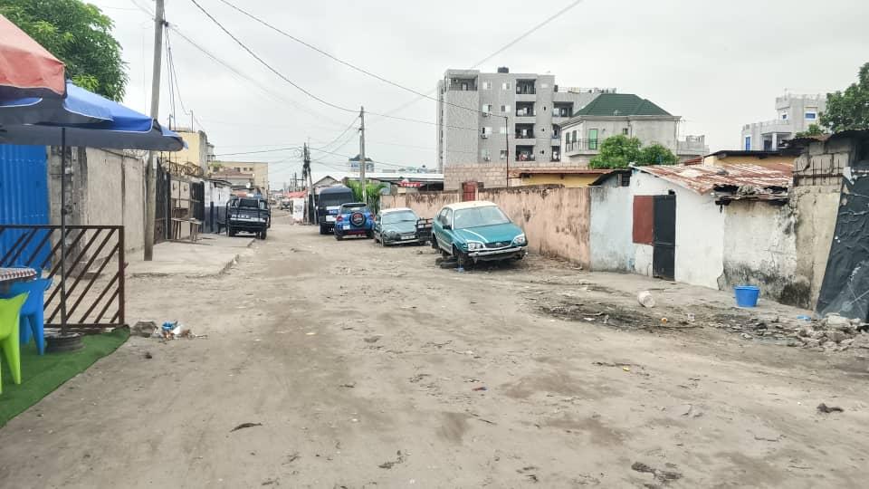 Terrain de 400 m² à vendre à Moungali – Proximité 3 Martyrs (Possibilité 200 m²) à Brazzaville