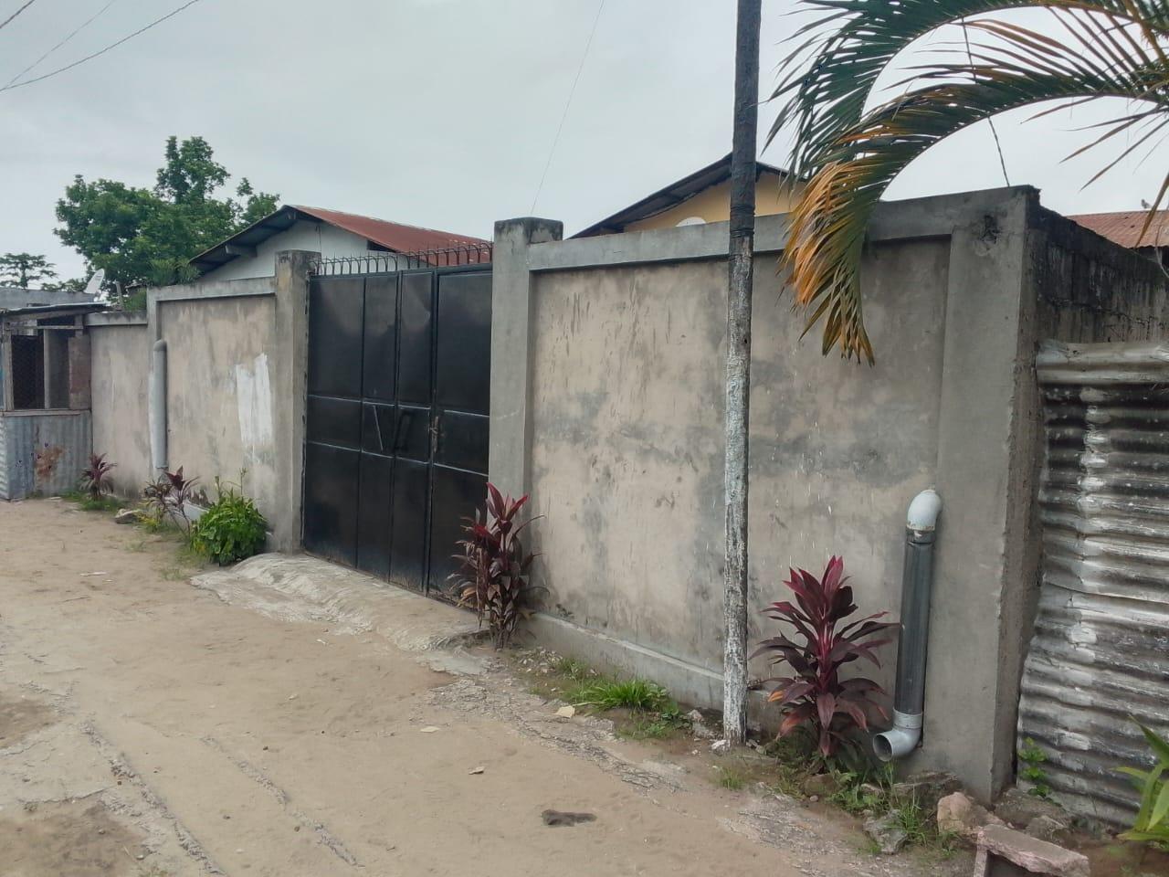 Maison 3 chambres à vendre à Mansimou - Brazzaville à Brazzaville