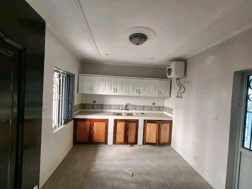 Bel Appartement F4 à Louer – Proche Rond-Point Poto-Poto, Brazzaville à Brazzaville