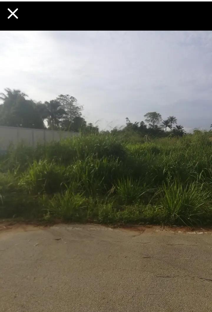Zone accessible et calme avec un goudron libre zone habite à Brazzaville