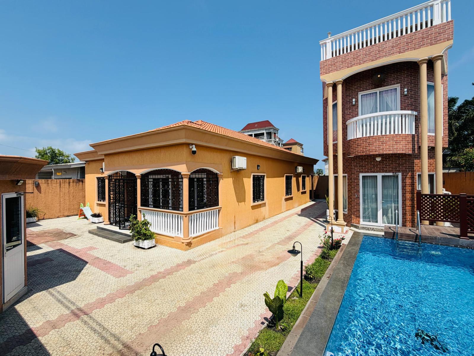 SOMPTUEUSE VILLA AVEC VUE PANORAMIQUE SUR MER – À VENDRE à Pointe-Noire