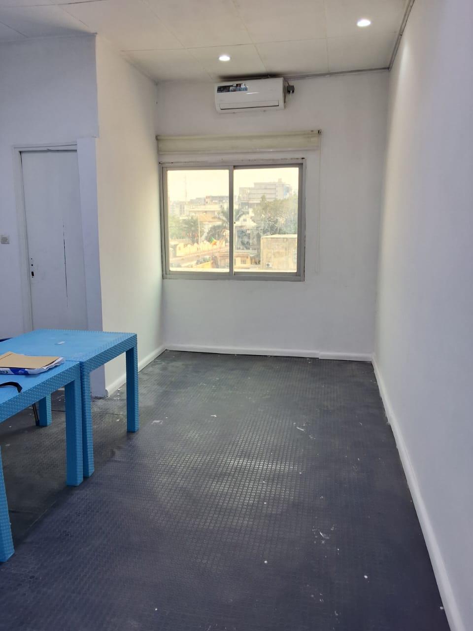 BUREAU À LOUER AU CENTRE-VILLE DE BRAZZAVILLE – EN FACE DE LA PRIMATURE 150 000 à Brazzaville