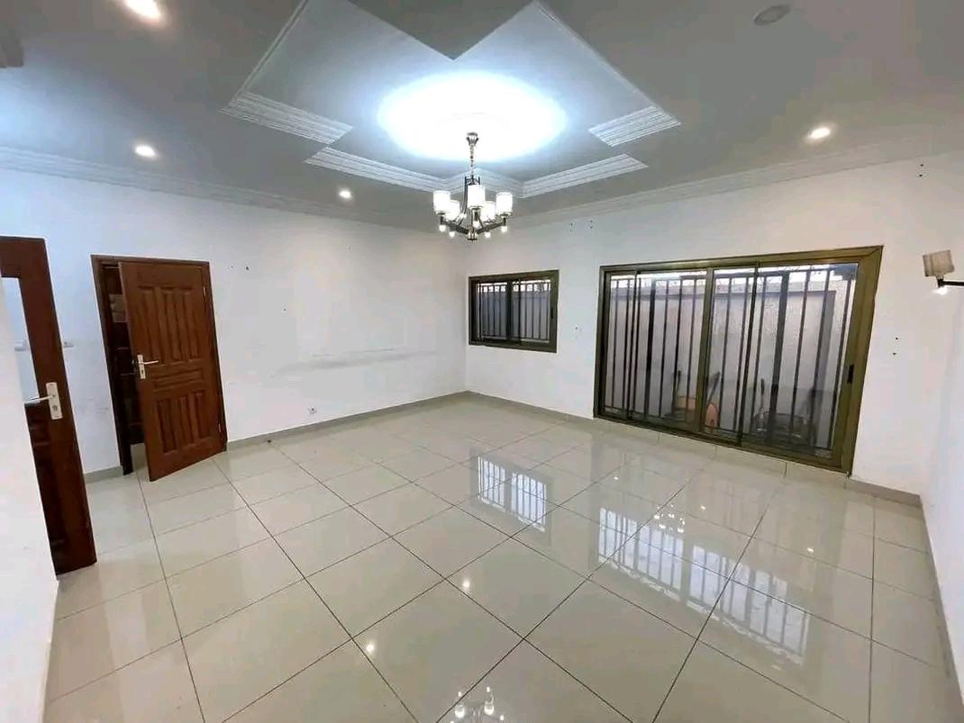 APPARTEMENT MODERNE À LOUER À BRAZZAVILLE – MOUNGALI (3 CHAMBRES) à Brazzaville