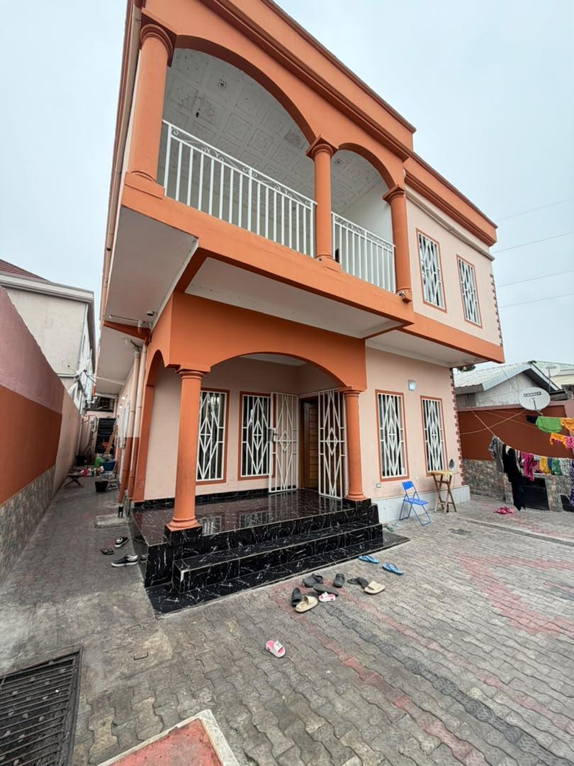 Opportunité d'Investissement Immobilier : Villa Duplex à Vendre à Nkombo, Brazzaville